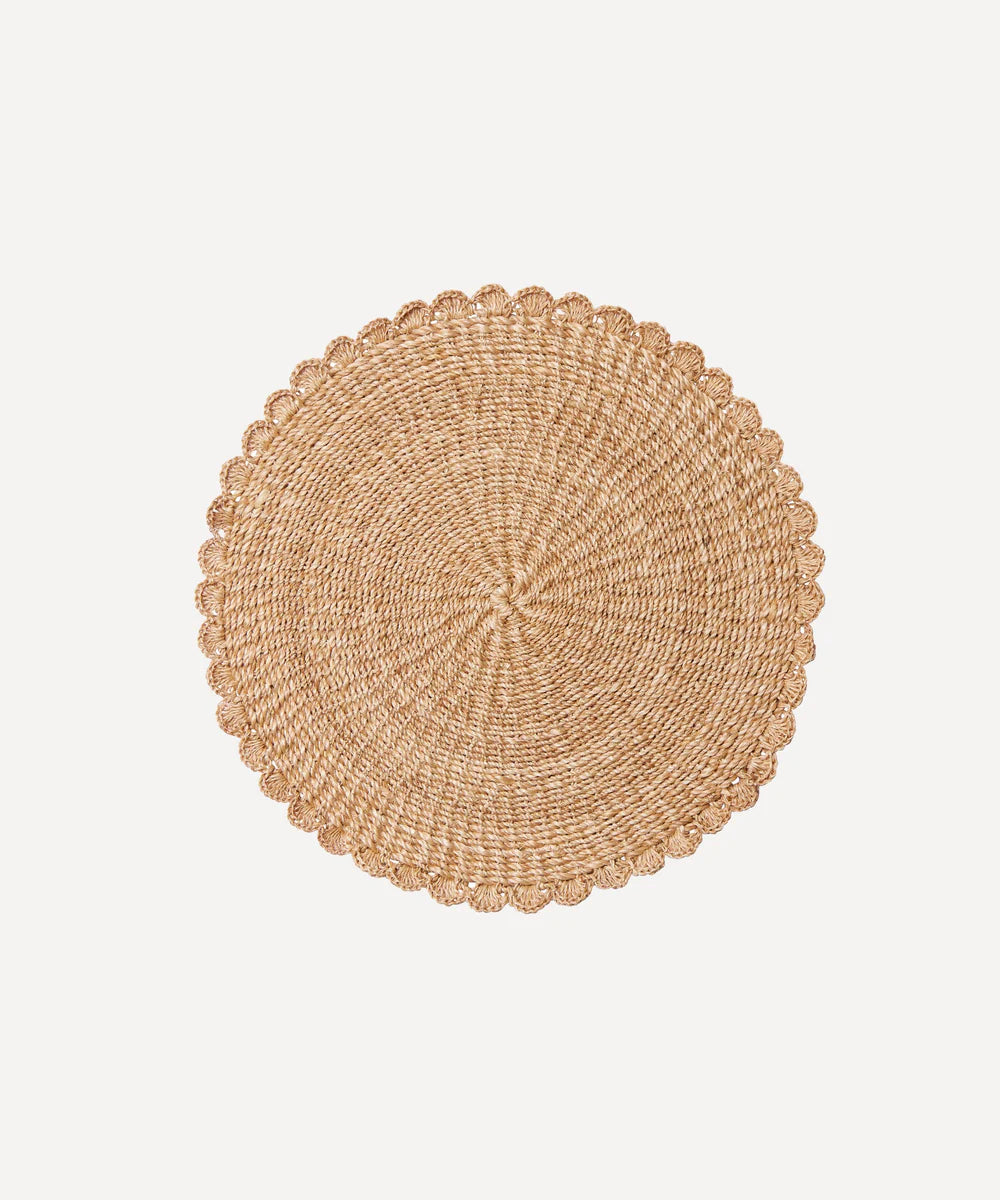 Natural Scalloped Rafia Placemat
