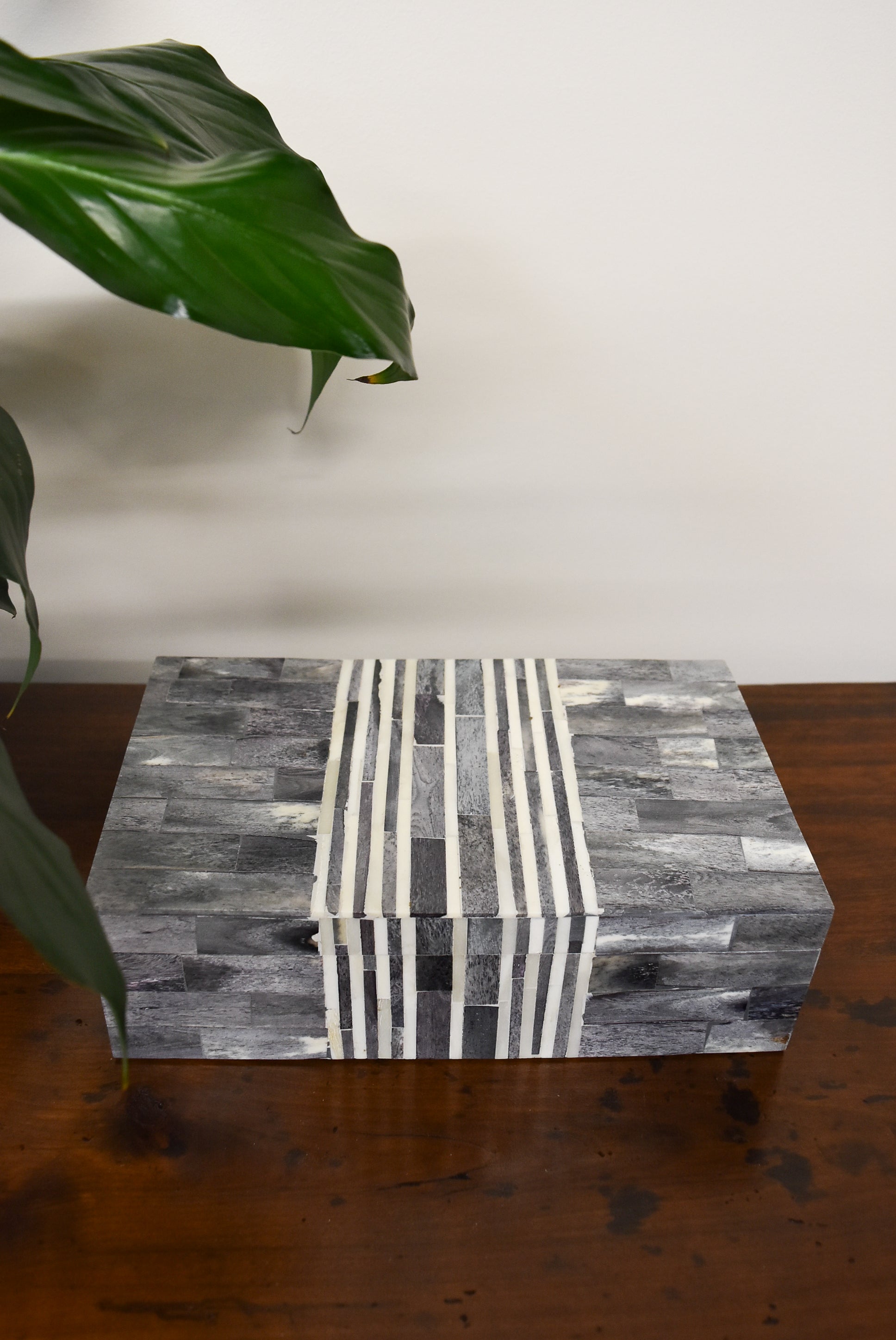 Large Gray and White Met Inlay Bone Box