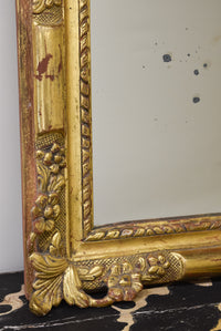 Early 18th Century French Giltwood Mirror with Fronton