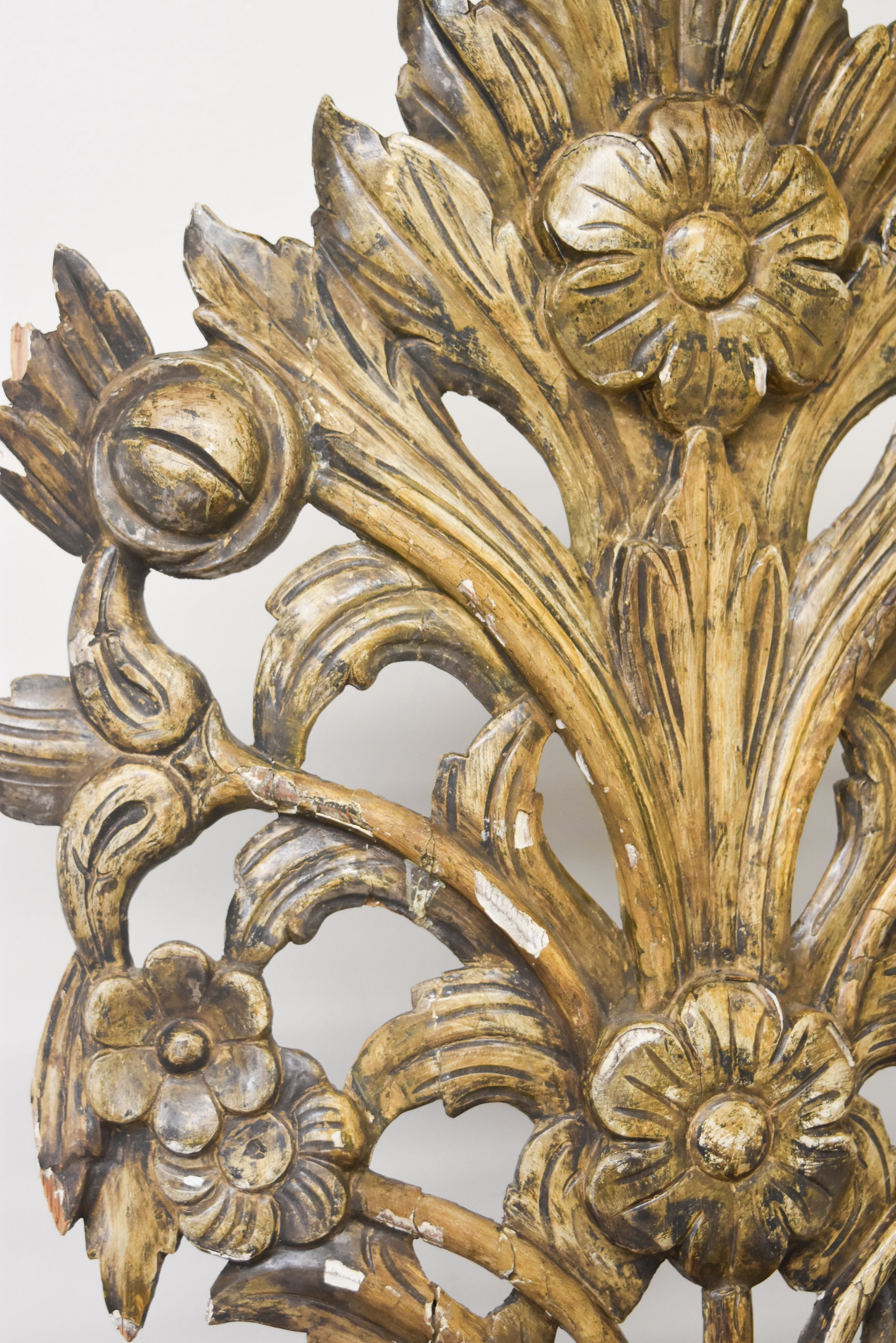 Early 18th Century Italian Lumiere with Carved Wood Base